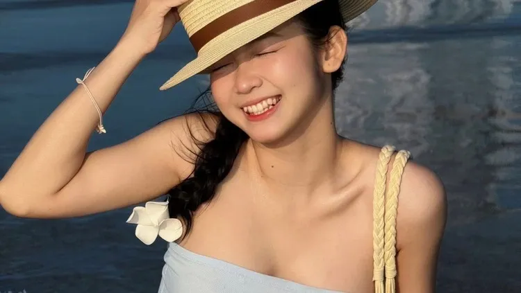 Hà Phi Yến chẳng cần bikini, một nụ cười đủ "gây bão" mạng.