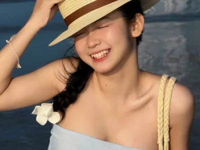 Hà Phi Yến chẳng cần bikini, một nụ cười đủ "gây bão" mạng.