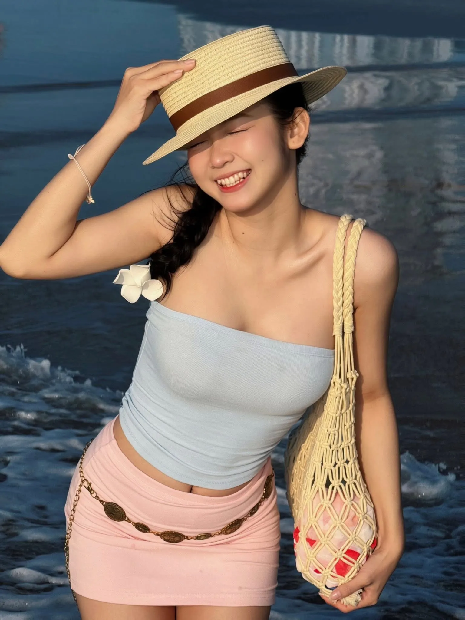 Hà Phi Yến chẳng cần bikini, một nụ cười đủ “gây bão” mạng- Ảnh 4.